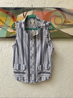 NWT Sleeveless Striped Zip Reversible Vest - White & Navy